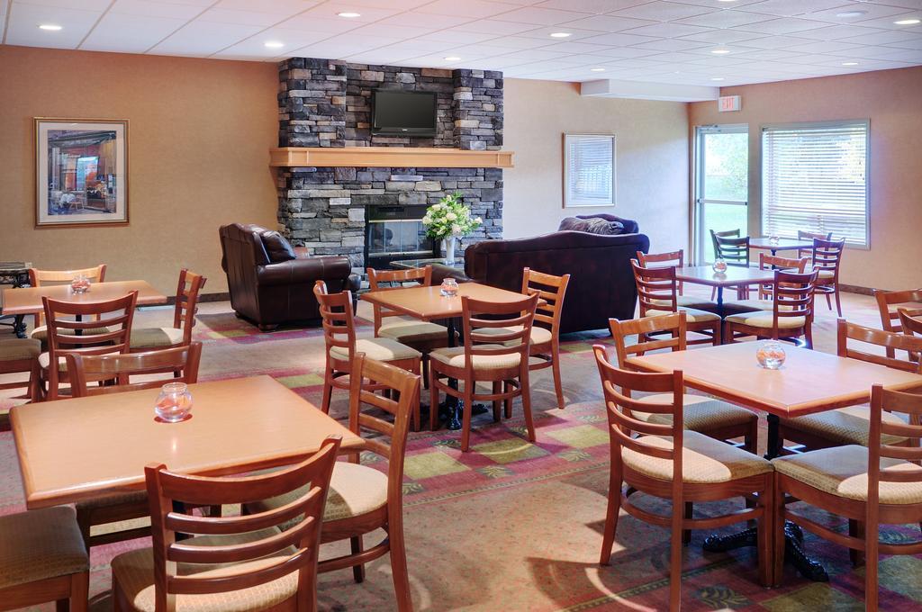 Pomeroy Inn & Suites Fort St. John ภายนอก รูปภาพ